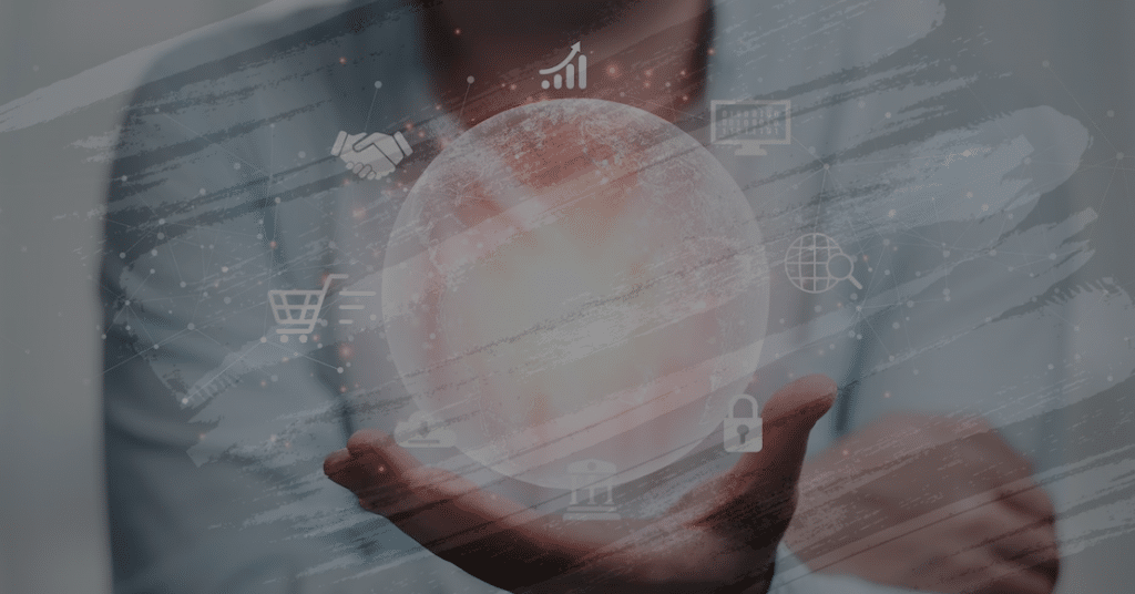 homem com uma bola transparente na mão para ilustrar texto sobre integração de sistemas