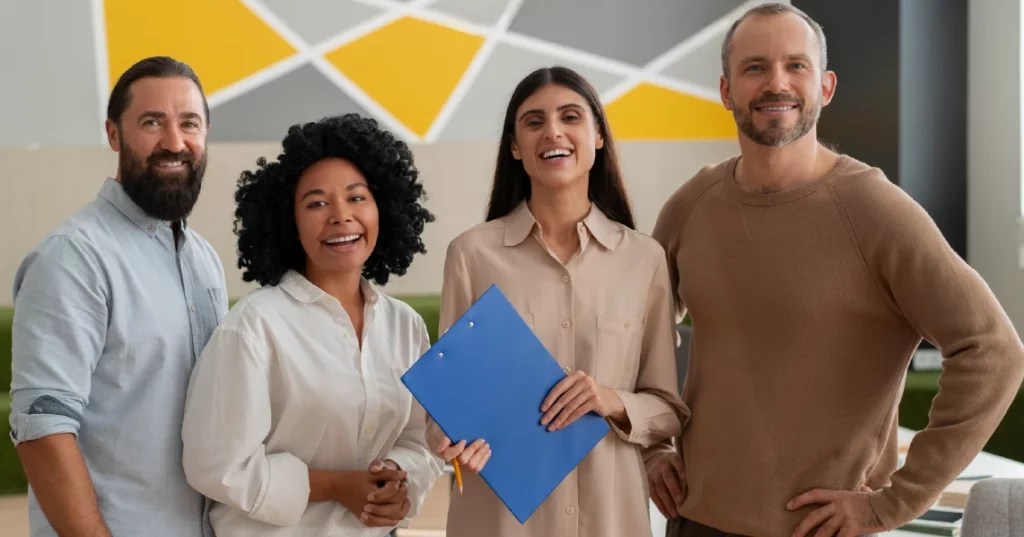 equipe multidisciplinar para ilustrar texto sobre squad de ti